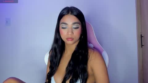 bella_ricci_ online show from 02/07/25, 08:01