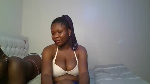 Snapshot of bella_rose3 chatting on 09/10/25, 10:10 bella online show from 09/10/25, 10:10