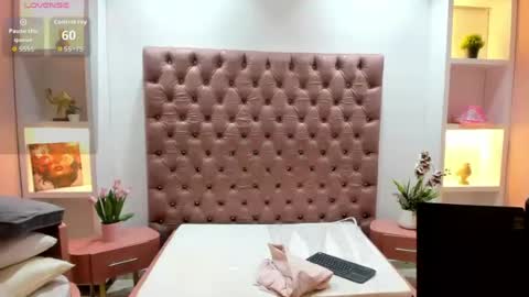 bella_rouge0 online show from 06/20/26, 01:03