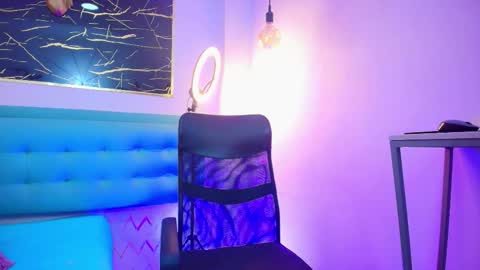 Snapshot of bella_salvatore chatting on 12/18/25, 09:54 online show from 12/18/25, 09:54