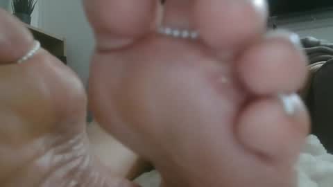 Snapshot of bella_sexy_feet chatting on 02/27/25, 10:20 bella_sexy_feet online show from 02/27/25, 10:20