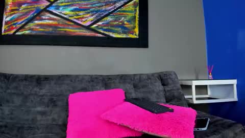 Snapshot of bella_sstone chatting on 10/04/25, 12:25 bella_sstone online show from 10/04/25, 12:25