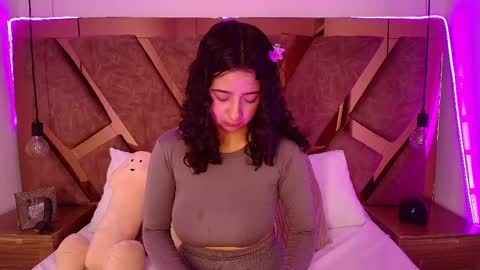 Snapshot of bella_swwan_ chatting on 06/03/26, 02:33 Bella Swwan online show from 06/03/26, 02:33