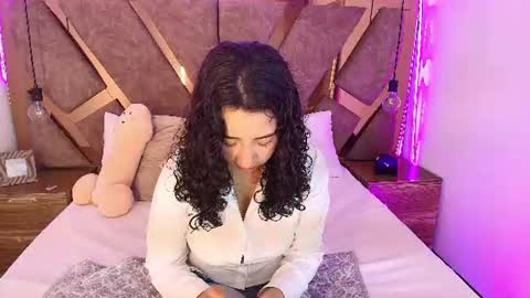 Bella Swwan  online show from 07/09/26, 02:32