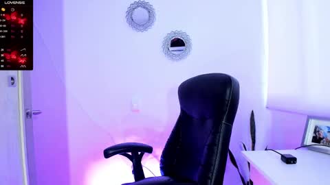 Snapshot of bella_thorne3 chatting on 09/25/25, 10:35 Bella online show from 09/25/25, 10:35