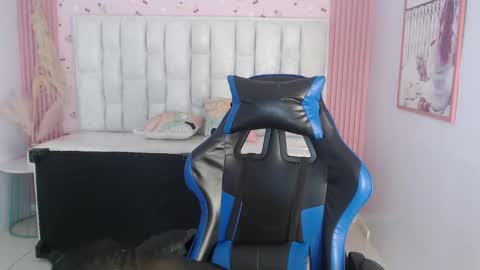 Bella online show from 09/26/25, 08:24