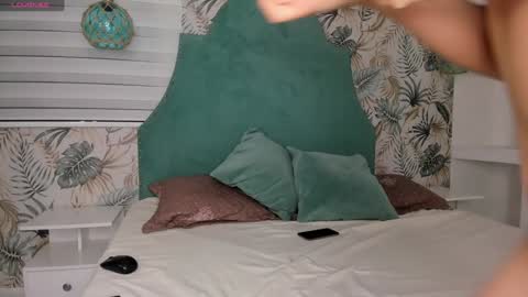 Snapshot of bellaa_becca chatting on 12/14/24, 06:20 Bella Becca online show from 12/14/24, 06:20