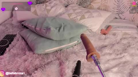 Snapshot of bellaa_becca chatting on 01/10/25, 09:53 Bella Becca online show from 01/10/25, 09:53