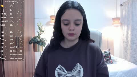  Bella Hadid  online show from 12/04/24, 11:30