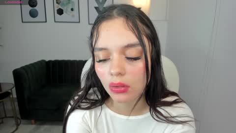  Bella Hadid  online show from 01/04/25, 07:34