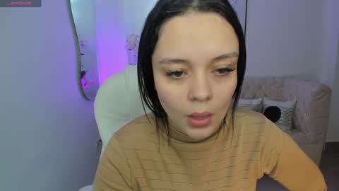 Bella Hadid  online show from 01/10/25, 11:22
