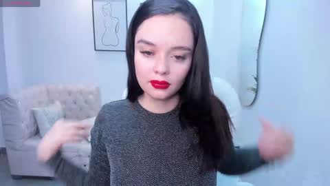  Bella Hadid  online show from 01/12/25, 11:39