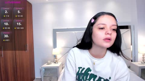 Bella Hadid  online show from 01/21/25, 11:24