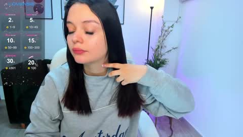  Bella Hadid  online show from 01/22/25, 11:23