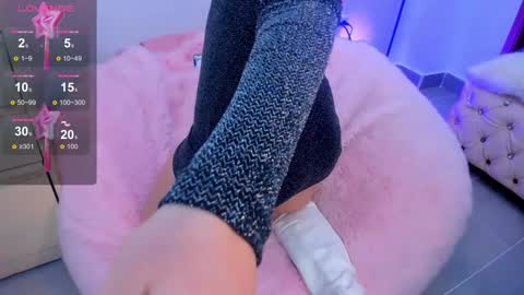  Bella Hadid  online show from 01/31/25, 05:53