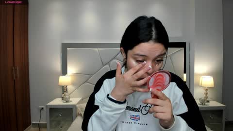  Bella Hadid  online show from 02/01/25, 11:21