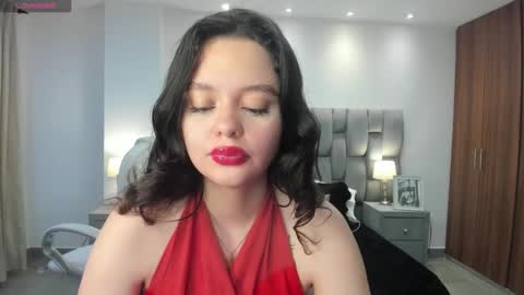  Bella Hadid  online show from 02/07/25, 11:34