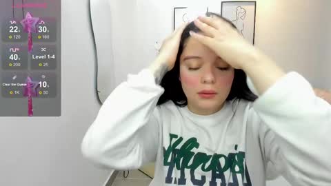  Bella Hadid  online show from 02/11/25, 11:32