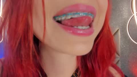 Snapshot of bellaa_swant chatting on 12/13/25, 07:53 Cris online show from 12/13/25, 07:53