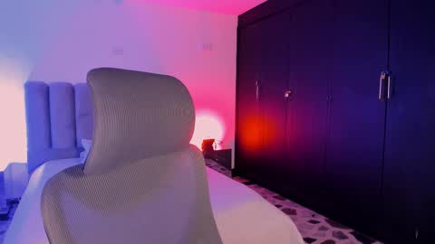 bellaastorm online show from 11/14/25, 09:46