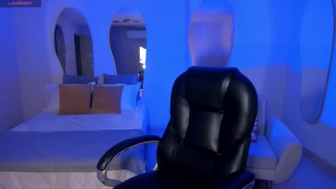 Snapshot of bellacarteer_ chatting on 10/19/25, 05:57 Bella C online show from 10/19/25, 05:57