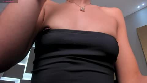  Bella C  online show from 10/24/25, 12:23