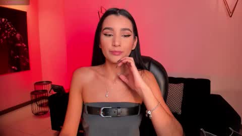 Snapshot of bellacarteer_ chatting on 11/11/25, 11:21 Bella C online show from 11/11/25, 11:21