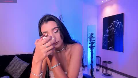 Snapshot of bellacarteer_ chatting on 11/14/25, 12:04 Bella C online show from 11/14/25, 12:04