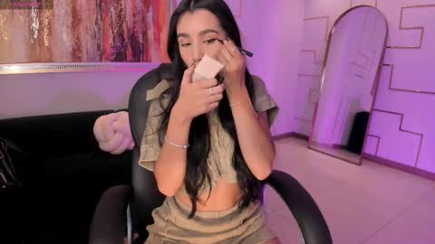 Snapshot of bellacarteer_ chatting on 11/18/25, 11:58 Bella C online show from 11/18/25, 11:58