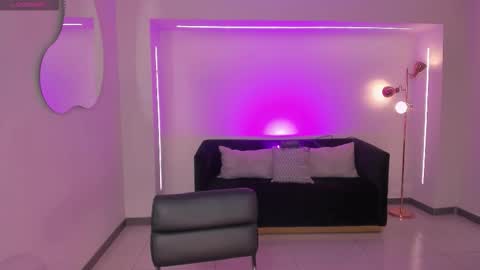 Snapshot of bellacarteer_ chatting on 11/22/25, 12:37 Bella C online show from 11/22/25, 12:37