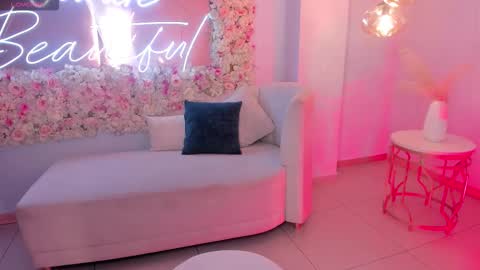 Snapshot of bellacarteer_ chatting on 12/05/25, 12:14 Bella C online show from 12/05/25, 12:14