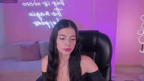 Snapshot of bellaconnor_ chatting on 06/18/26, 05:19 Bella online show from 06/18/26, 05:19