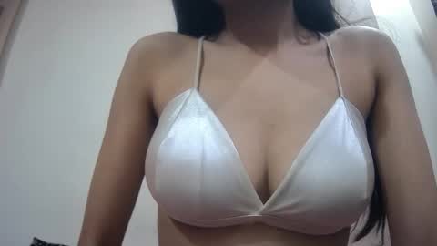 Snapshot of bellacrystall chatting on 01/25/25, 02:25 bellacrystall online show from 01/25/25, 02:25