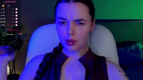 belladevile_ online show from 10/05/25, 07:28