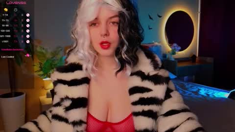 belladevile_ online show from 10/25/25, 08:00