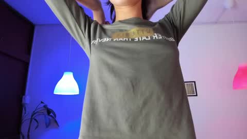 Snapshot of belladonaa_ chatting on 05/24/26, 06:35 Belladona online show from 05/24/26, 06:35