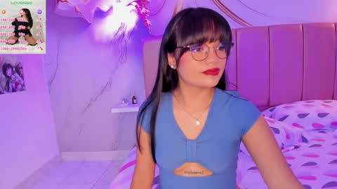 bellagreen_ online show from 09/17/25, 08:54