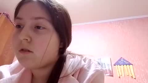 Snapshot of bellahadid8 chatting on 11/19/25, 12:38 Charming Hamster online show from 11/19/25, 12:38