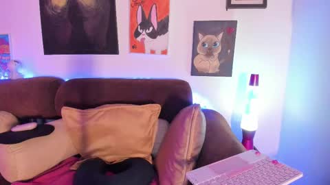 Bella online show from 03/12/25, 10:07