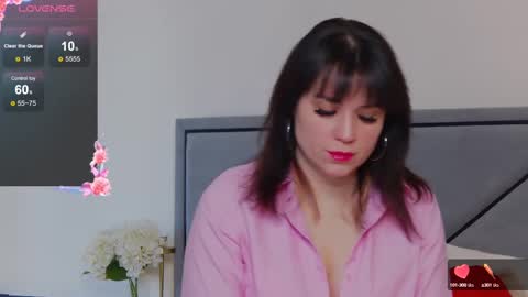 Snapshot of bellahillss chatting on 02/24/25, 08:17 BellaHillss online show from 02/24/25, 08:17