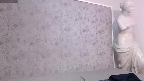 Snapshot of bellajhons_ chatting on 09/11/25, 12:11 Bella Jhons online show from 09/11/25, 12:11