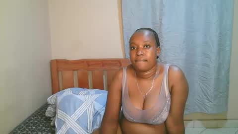 Snapshot of bellalure33 chatting on 10/28/25, 12:03 Bella online show from 10/28/25, 12:03