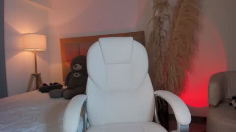Bella Mia online show from 01/04/25, 09:43
