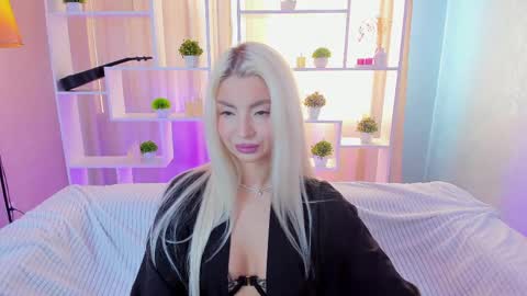 Snapshot of bellamur_ chatting on 05/11/26, 01:11 Bella online show from 05/11/26, 01:11