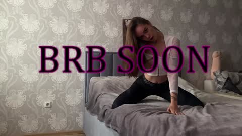 bellaparker_ online show from 12/20/24, 10:49
