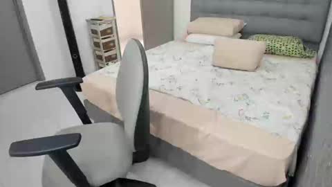 Snapshot of bellaprettty chatting on 01/14/25, 05:45 Bella Angelycal online show from 01/14/25, 05:45