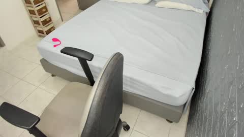 Snapshot of bellaprettty chatting on 10/04/25, 03:10 Bella Angelycal online show from 10/04/25, 03:10