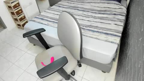 Snapshot of bellaprettty chatting on 10/23/25, 02:49 Bella Angelycal online show from 10/23/25, 02:49