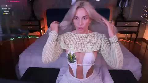 Bella online show from 06/12/26, 02:16