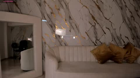 Snapshot of bellarosex1 chatting on 11/11/25, 04:01 Bella Rose online show from 11/11/25, 04:01